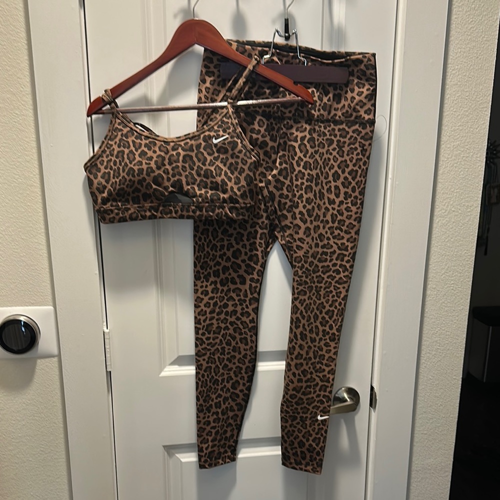 Leopard Print Sports Bra and Leggings Set Nike never worn